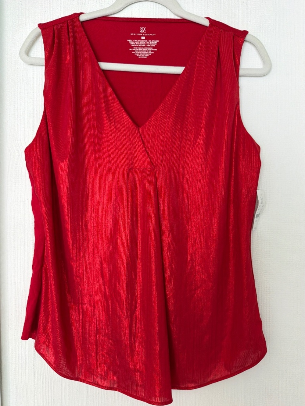 New York & Company Women’s Red Satin V-Neck Sleeveless Top Size Small